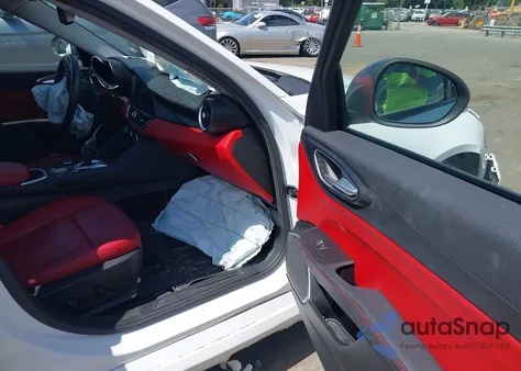 2021 Alfa Romeo Giulia Awd z USA, uszkodzony, nr VIN ZARFANANXM7644302